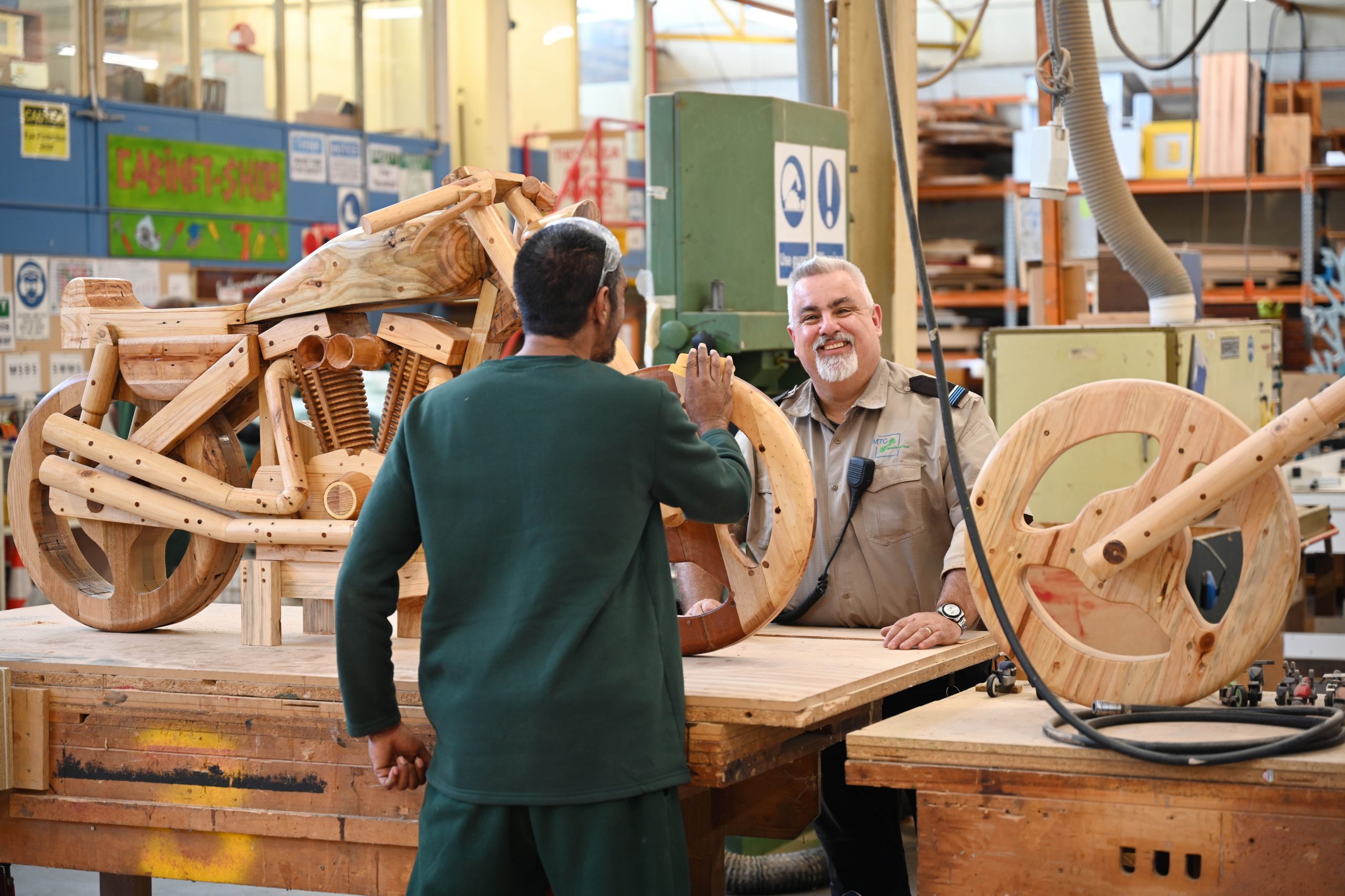 Guy Uses Wood to Reshape Inmates’ Lives